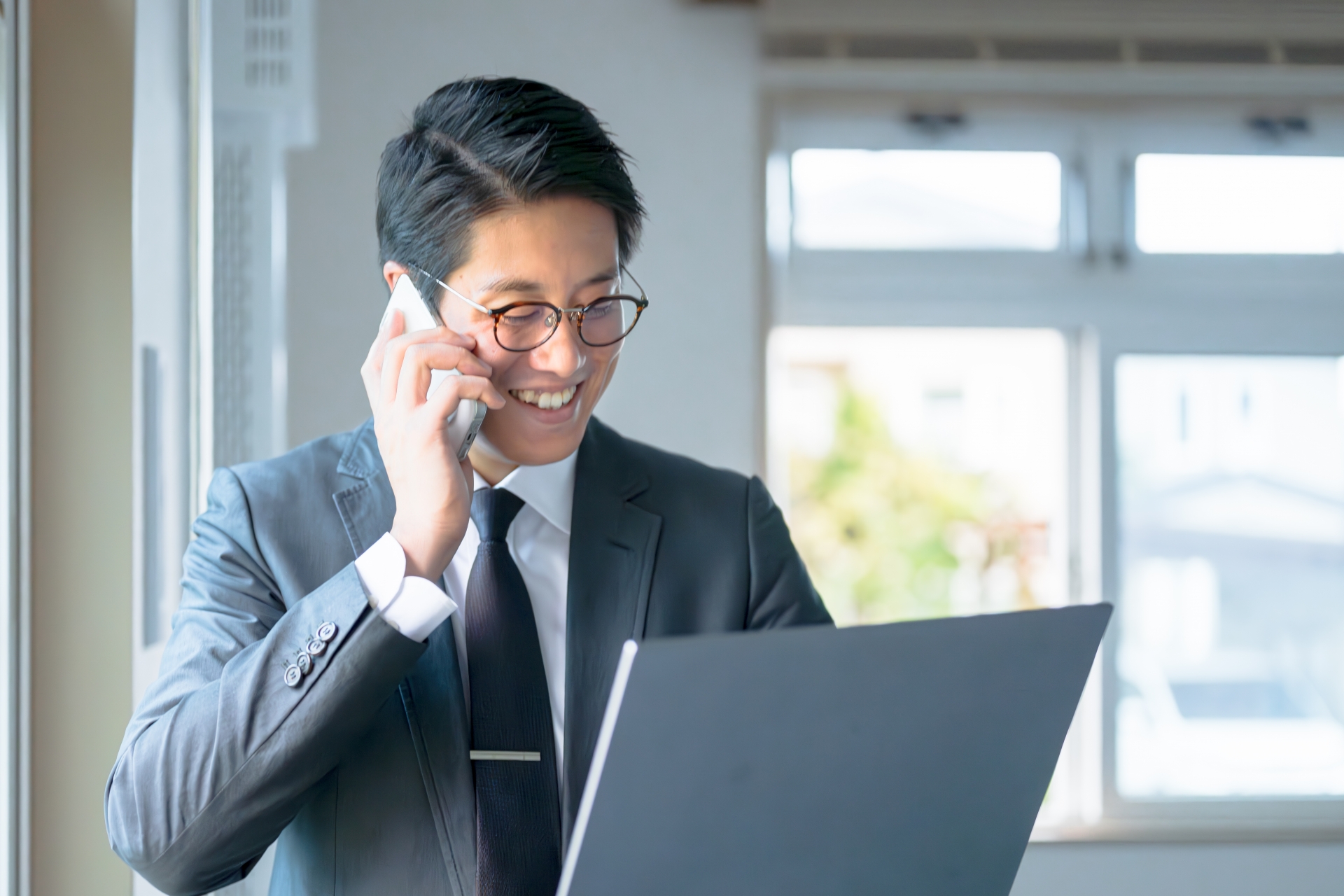 営業フリーランスの月収はいくら？月収10万・30万・50万・100万円のリアルを解説
