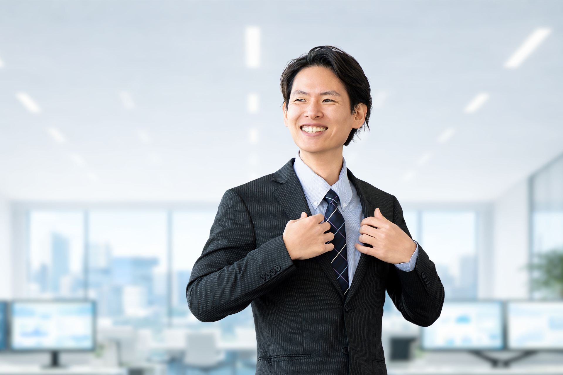 営業フリーランスは複数商材を持つべき？月収100万円を目指す人の戦略を解説